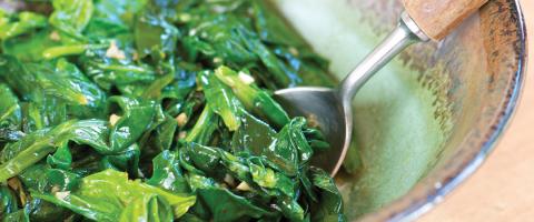 cooked spinach in bowl